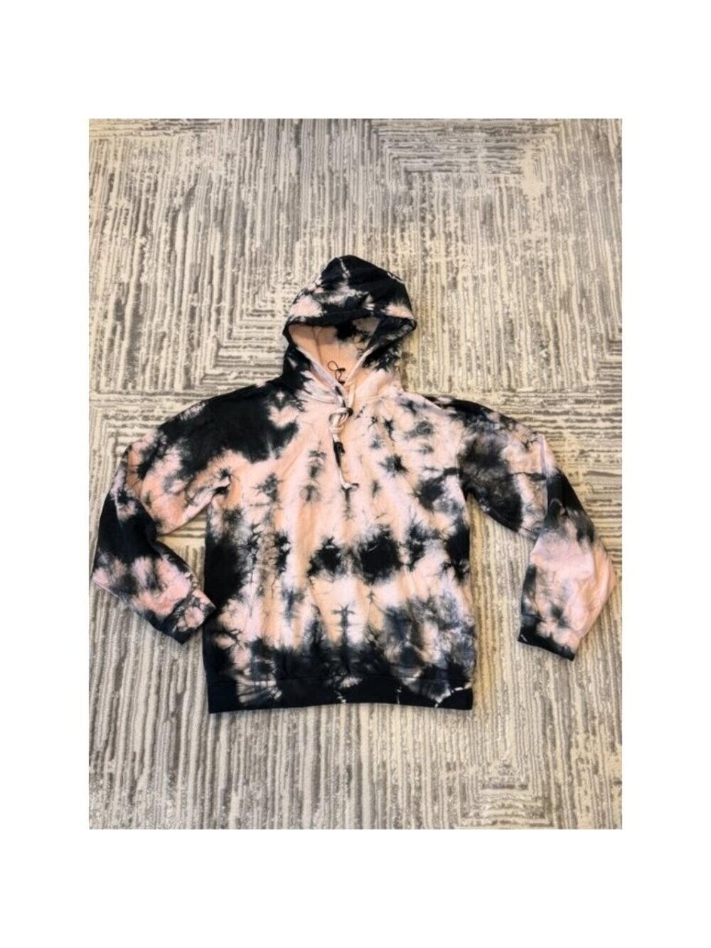 Boohoo women's size 4 pink/black crinkle-look Boutique sweatshirt Retails $89.99